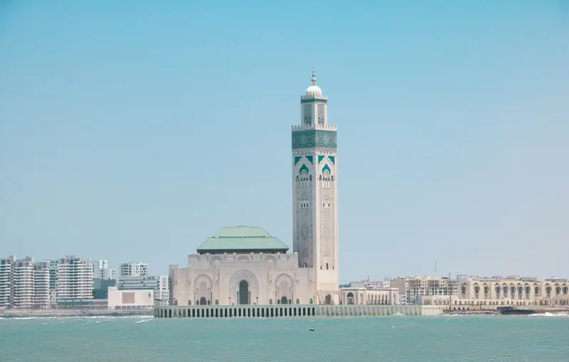 La Moschea Hassan II di Casablanca vista dal mare