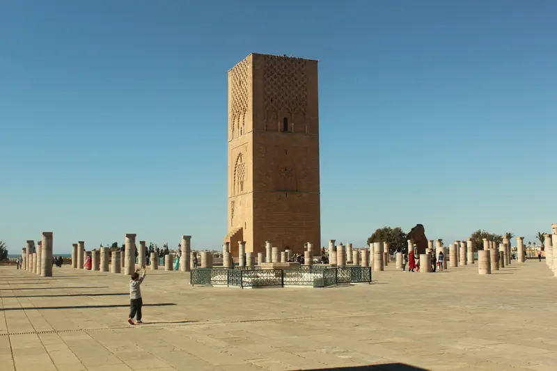 Spianata della Torre Hassan a Rabat in una giornata di sole